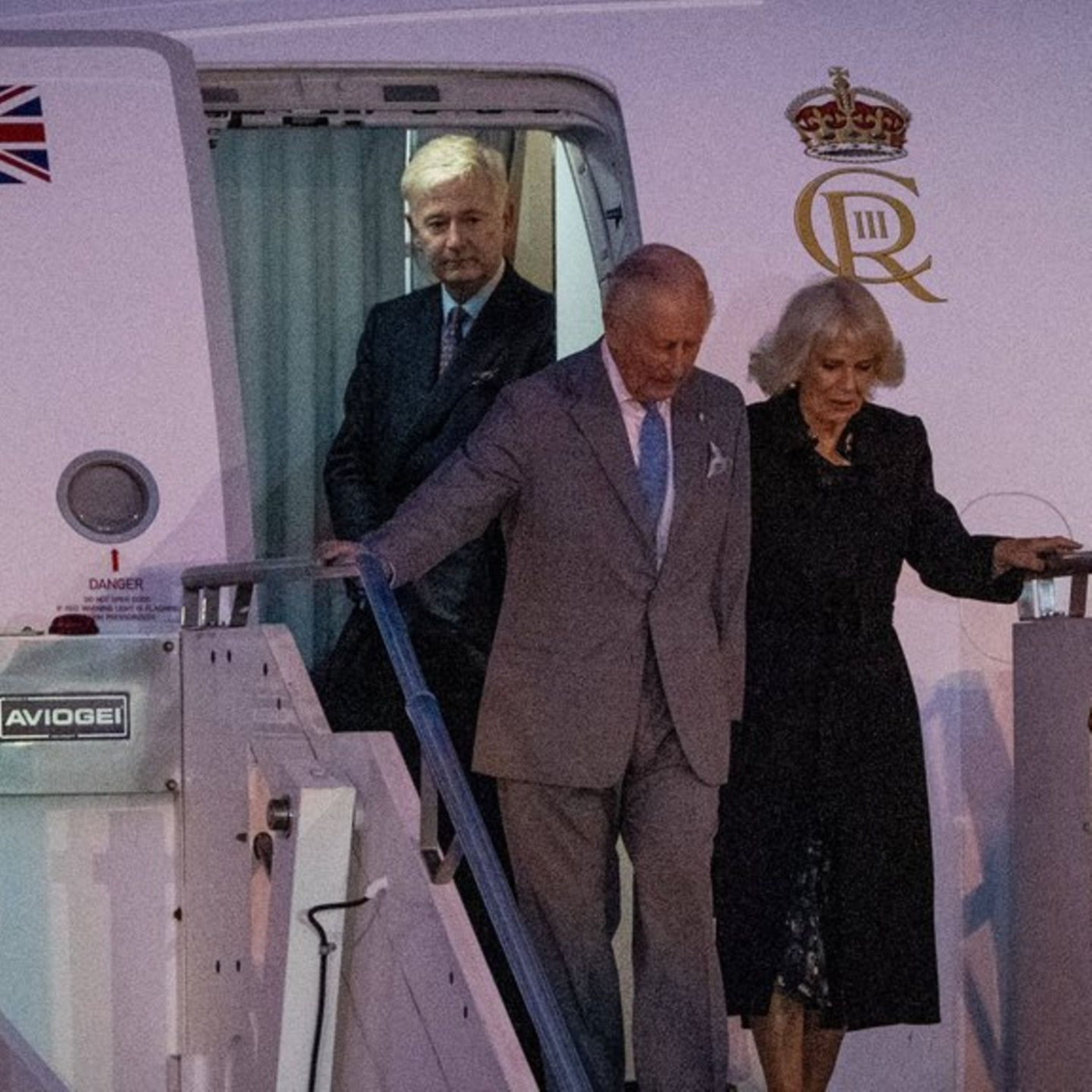 Charles und Camilla in Rom angekommen