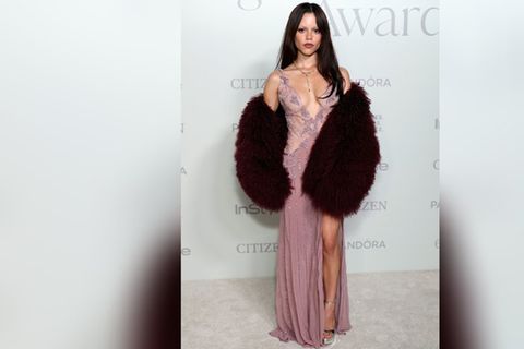 Schauspielerin begeistert mit Haut und Spitze