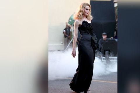 Schauspielerin glänzt auf dem Laufsteg