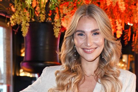 Sie gibt Babygeschlecht bekannt