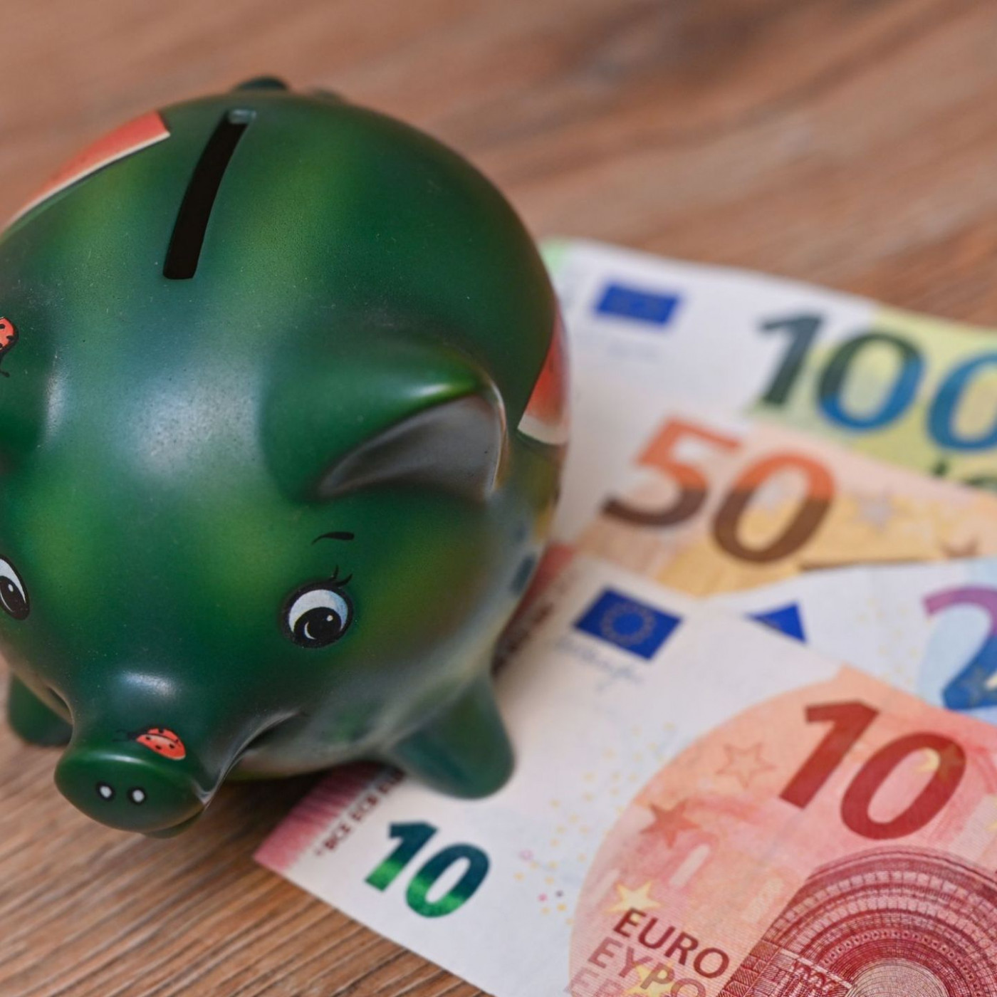 Deutsche sparen weniger – international aber weit vorn