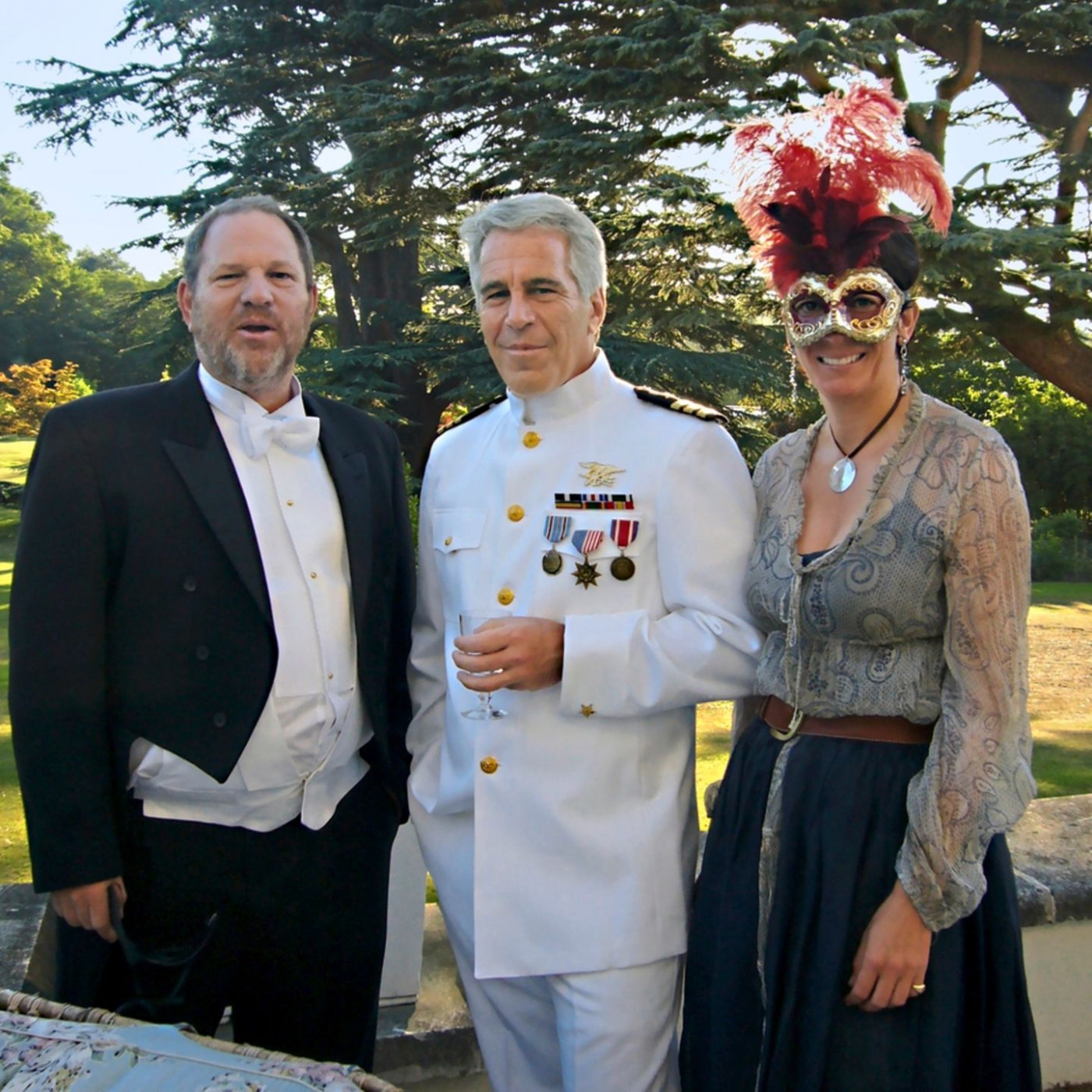 Wirbel um Foto: Drei Sexualstraftäter zu Gast im Herzen der Monarchie