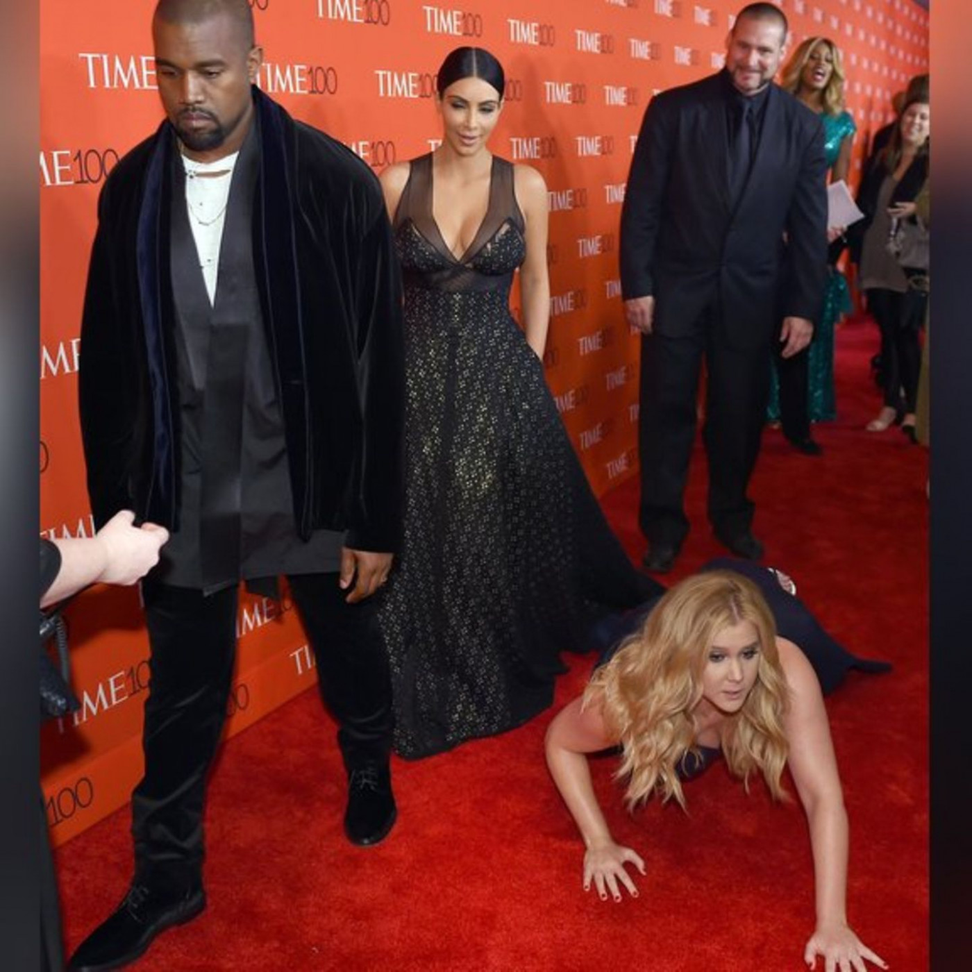 Sie wirft sich erneut vor Kim Kardashian