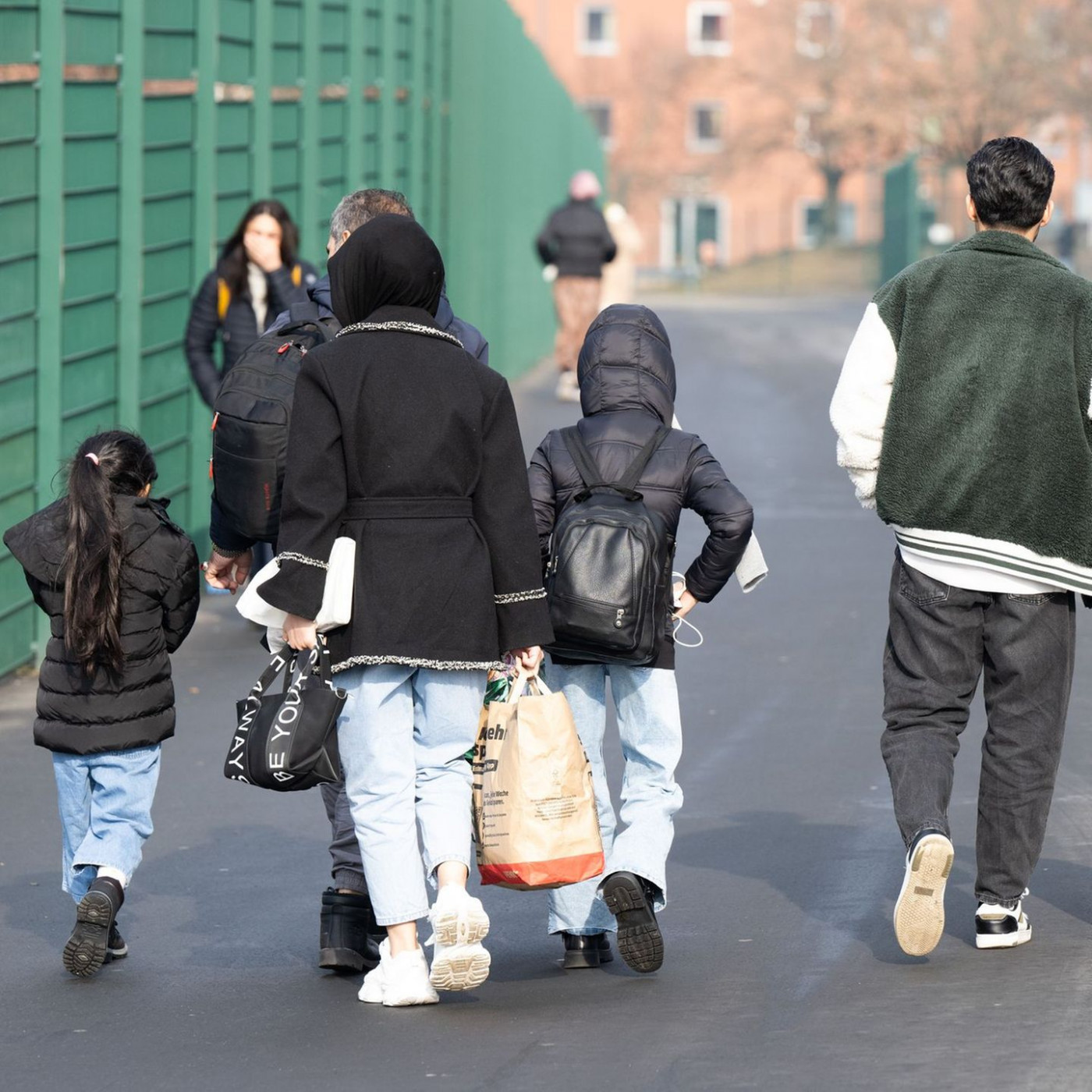 OECD sieht große Lücken bei Jobs und Löhnen für Migranten