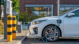 Versorgung mit Ladesäulen verbessert sich etwas