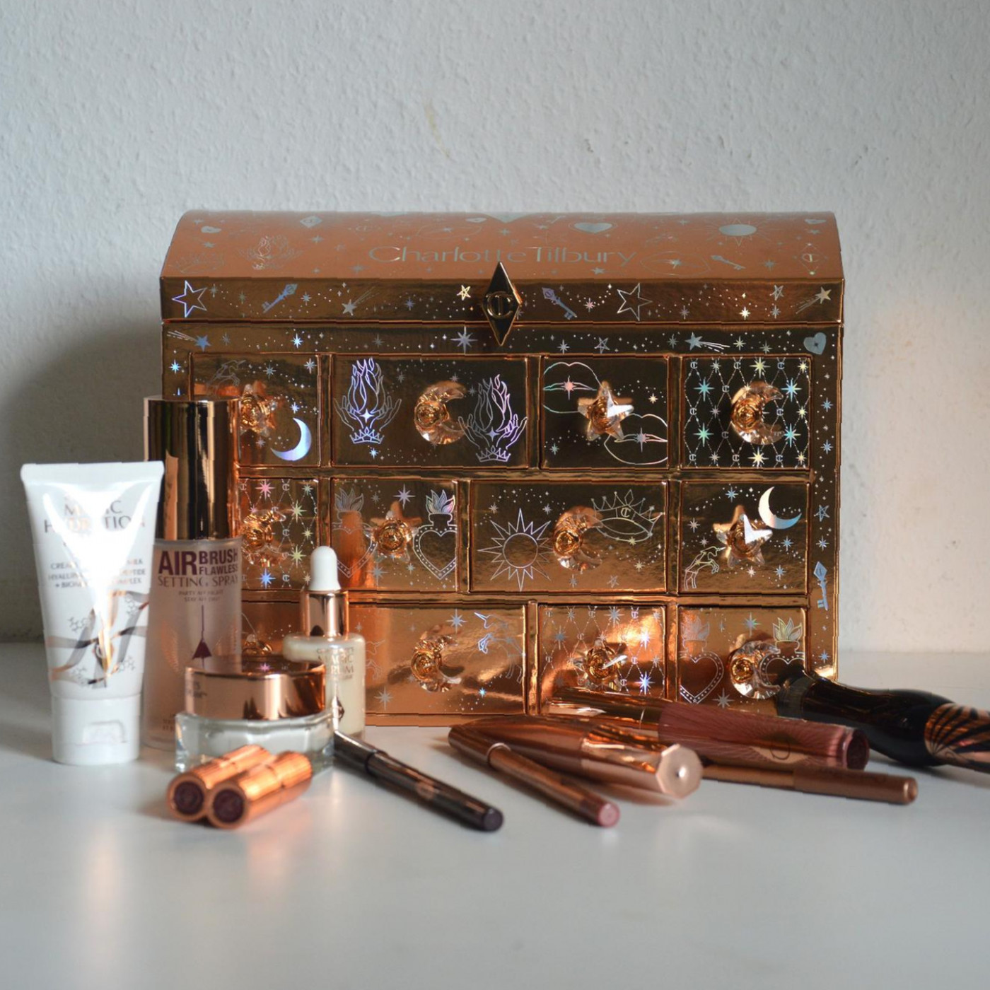 Der Charlotte-Tilbury-Adventskalender im stern-Test: Ist er seinen Preis wert?