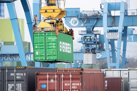 DIHK sieht noch langen Weg aus Wirtschaftskrise