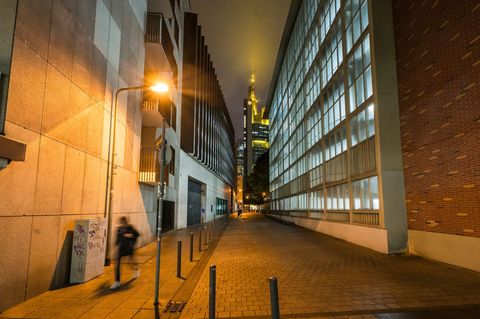 Commerzbank hält trotz Gewinnrückgang an Jahresziel fest