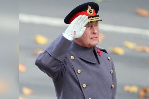 Ergreifende Minuten Stille am Kriegsdenkmal