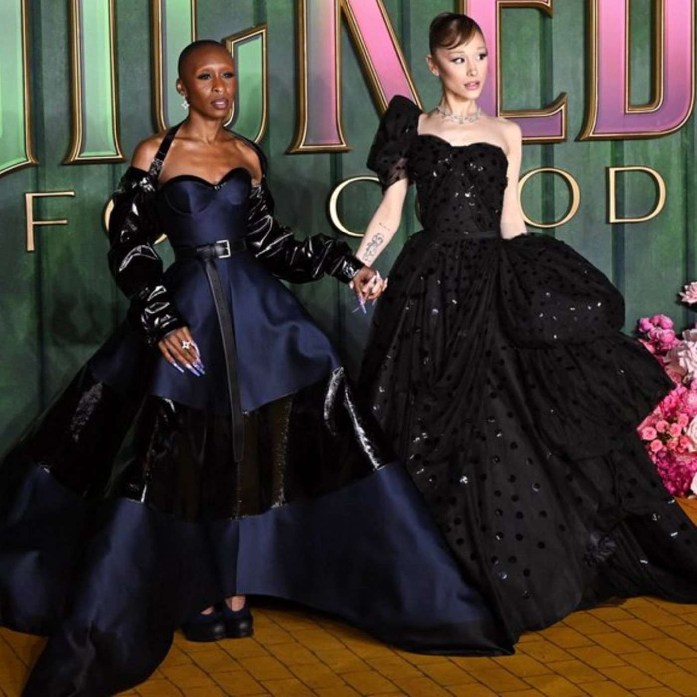 Ariana Grande und Cynthia Erivo posieren opulent bei Premiere