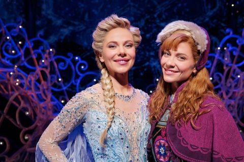 Wie die Zwillingsschwestern zusammenhalten