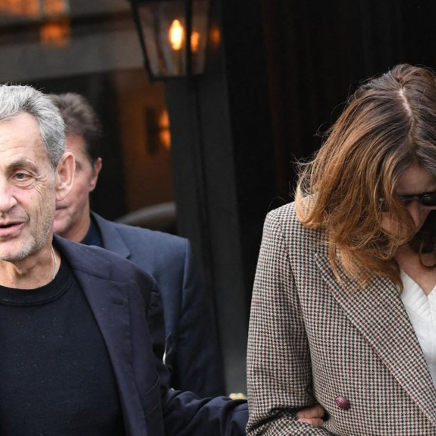 Nicolas Sarkozy geht mit Carla Bruni aus