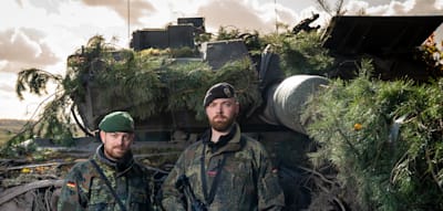 Von allen Seiten unter Beschuss