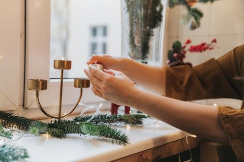 Weihnachtsdeko für die Fensterbank: Kreative Ideen für festliche Stimmung