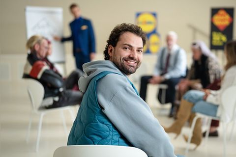 Er nimmt sich in Werbespot selbst auf den Arm