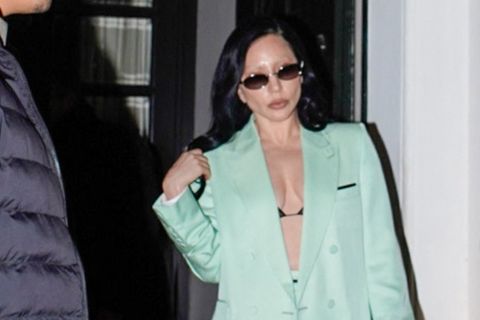 Mit schwarzer Mähne in Paris