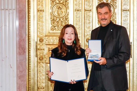 Markus Söder zeichnet Vicky Leandros aus