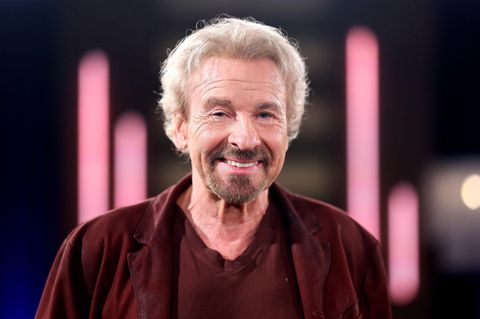 Schon wieder: Thomas Gottschalk verwundert mit Bühnenauftritt