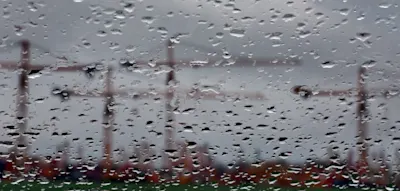 Bürokratie, Lohnkosten und Fachkräftemangel – Mittelstand bremst Investitionen