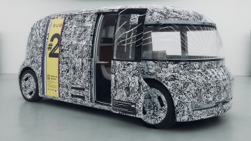 Personentransport der Zukunft: Robo-Kleinbus "SUE" feiert Weltpremiere