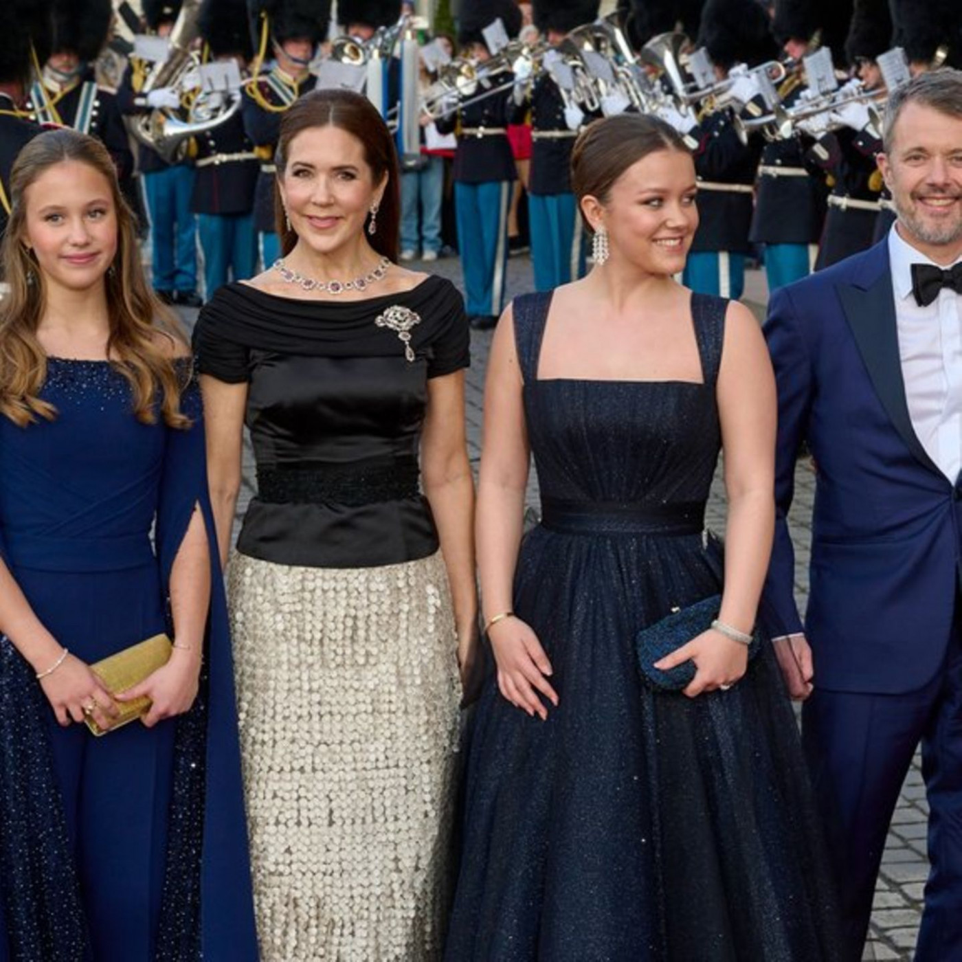 Dänische Royals schmücken den Weihnachtsbaum