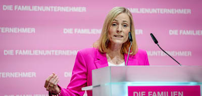 Familienunternehmer machen Rückzieher bei AfD-Umgang – CDU und SPD loben „Stopp des Irrwegs“