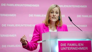Rolle Rückwärts beim Verband der Familienunternehmer