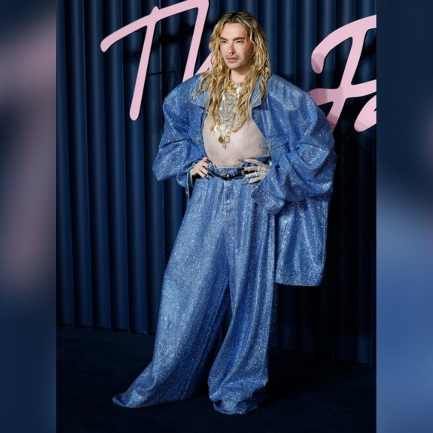 Bill Kaulitz feiert Glitzer-Auftritt