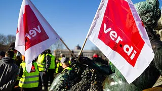 Beschäftigte im öffentlichen Dienst der Länder fordern sieben Prozent mehr Lohn