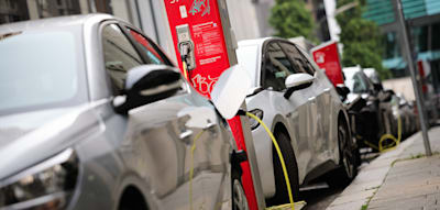 Bundestag verlängert staatliche Förderung für E-Autos