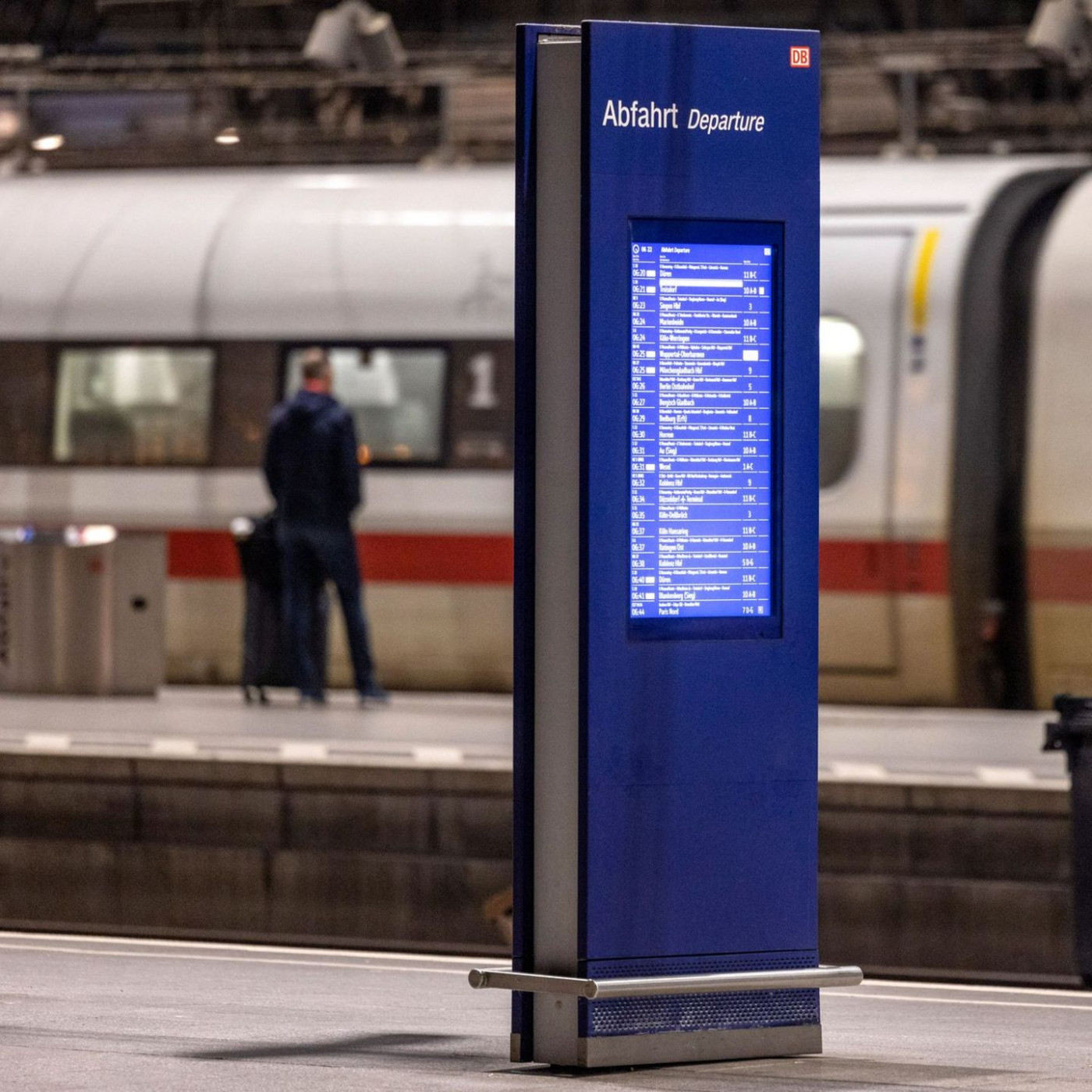 Jeder zweite Zug zu spät - aber Bahn soll sauberer werden