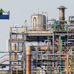 Chemie funkt SOS: Anlagen historisch schlecht ausgelastet