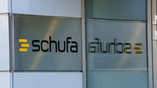 Zu sp&auml;t bezahlte Rechnungen: Schufa muss Daten nicht sofort l&ouml;schen