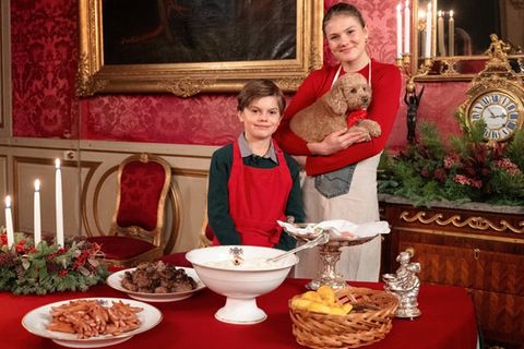 Prinzessin Estelle und Prinz Oscar kochen in der Palastk&uuml;che