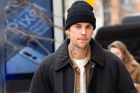 Er zeigt Sohn Jack in weihnachtlichem Outfit