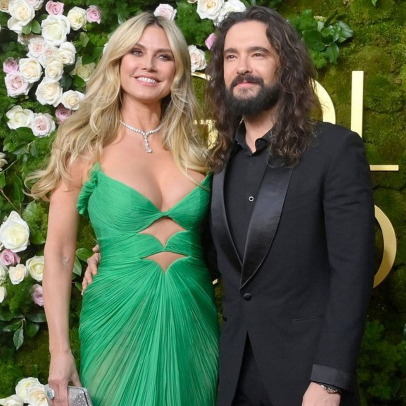 Toms Gesicht prangt auf ihrem Badetuch