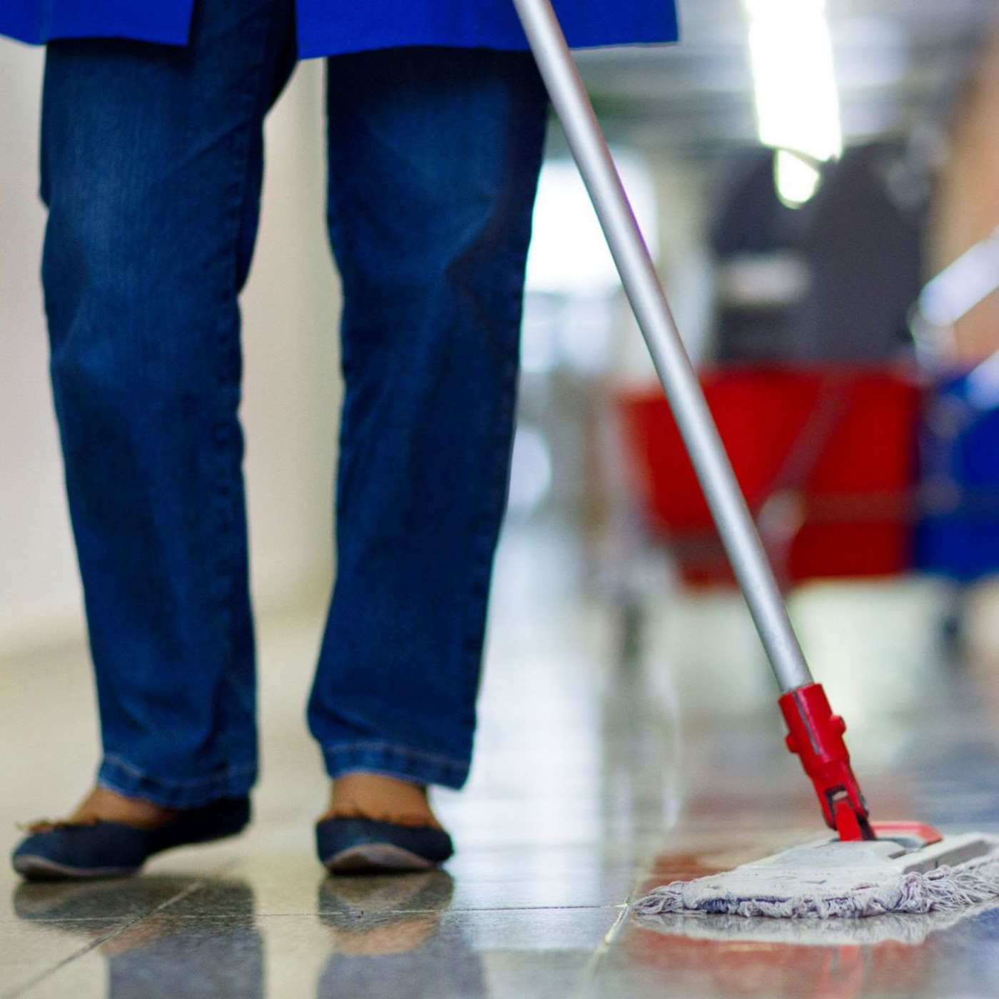 Neun von zehn Haushaltshilfen arbeiten schwarz