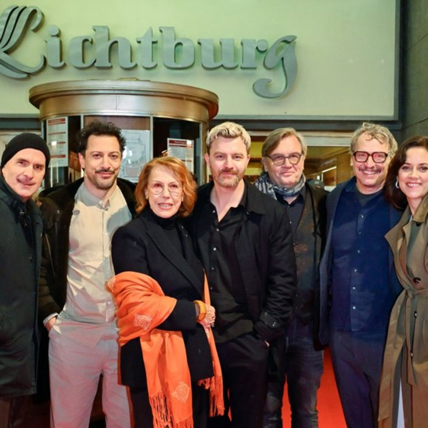 Gaby Dohm &uuml;berstrahlt ihre Co-Stars