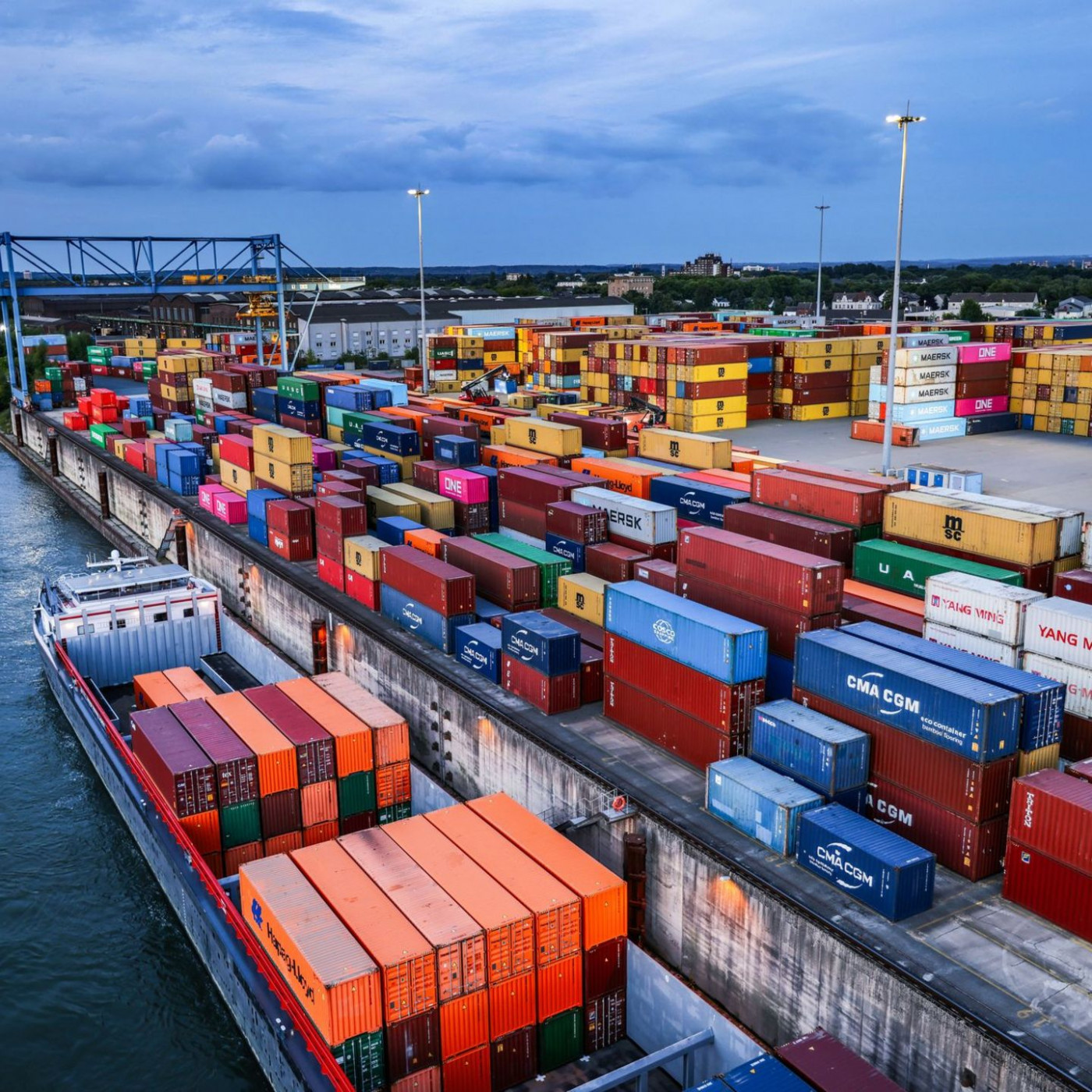 Deutsche Produktion steigt unerwartet - aber Export leidet