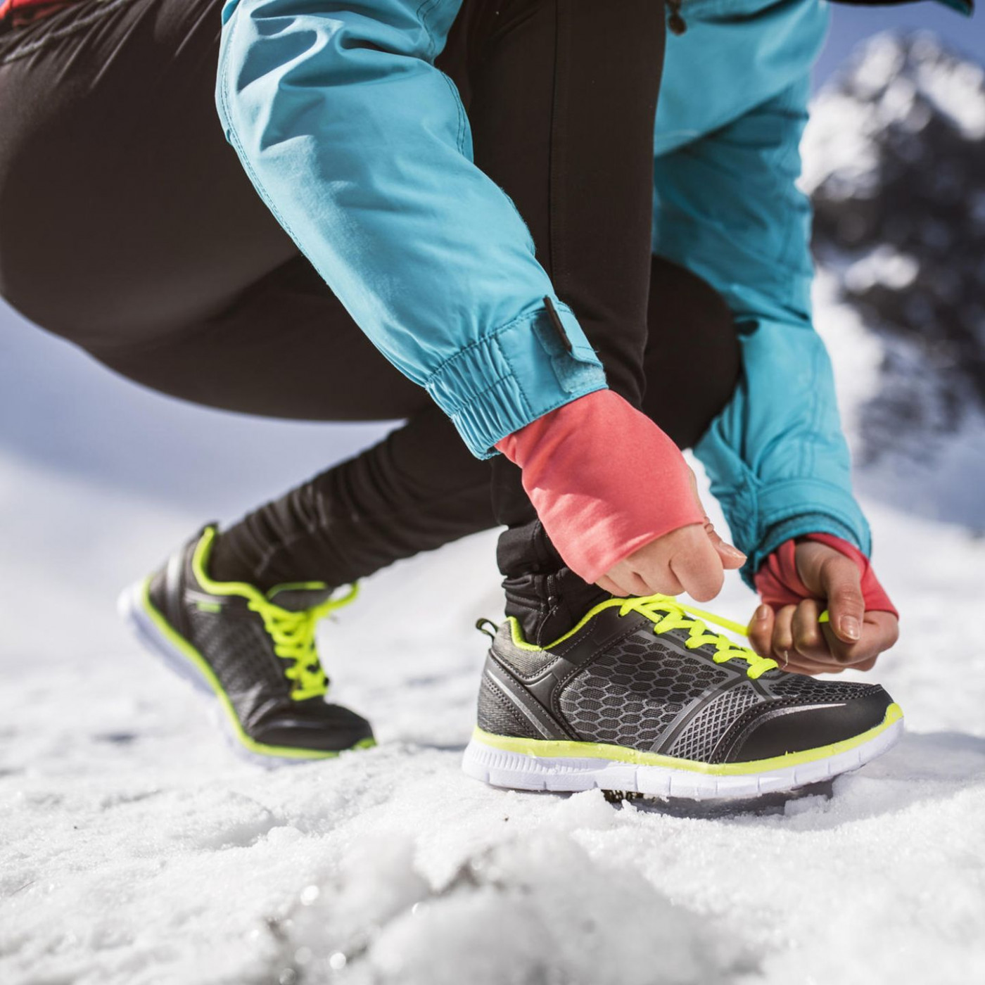 Gef&uuml;tterte Sneaker: Diese &Uuml;bergangsschuhe halten Ihre F&uuml;&szlig;e warm