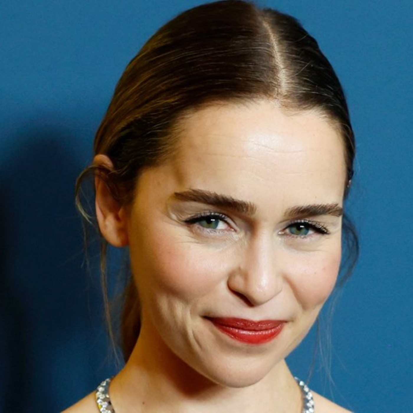 Emilia Clarke brach sich bei Sexszene mit drei M&auml;nnern eine Rippe