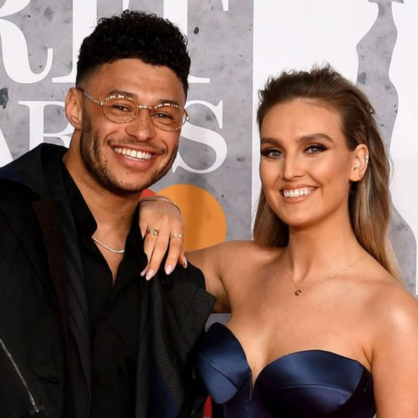 Perrie Edwards begr&uuml;&szlig;t Baby Nummer zwei