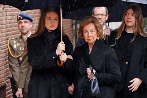 Altk&ouml;nigin Sof&iacute;a wird von Familie unterst&uuml;tzt