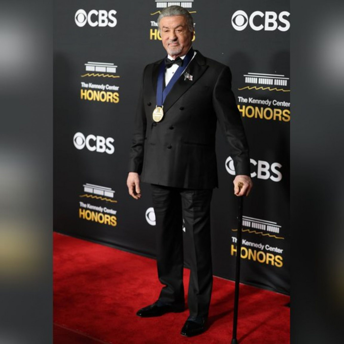 Sylvester Stallone zeigt mit fast 80 seine Muskeln im Video