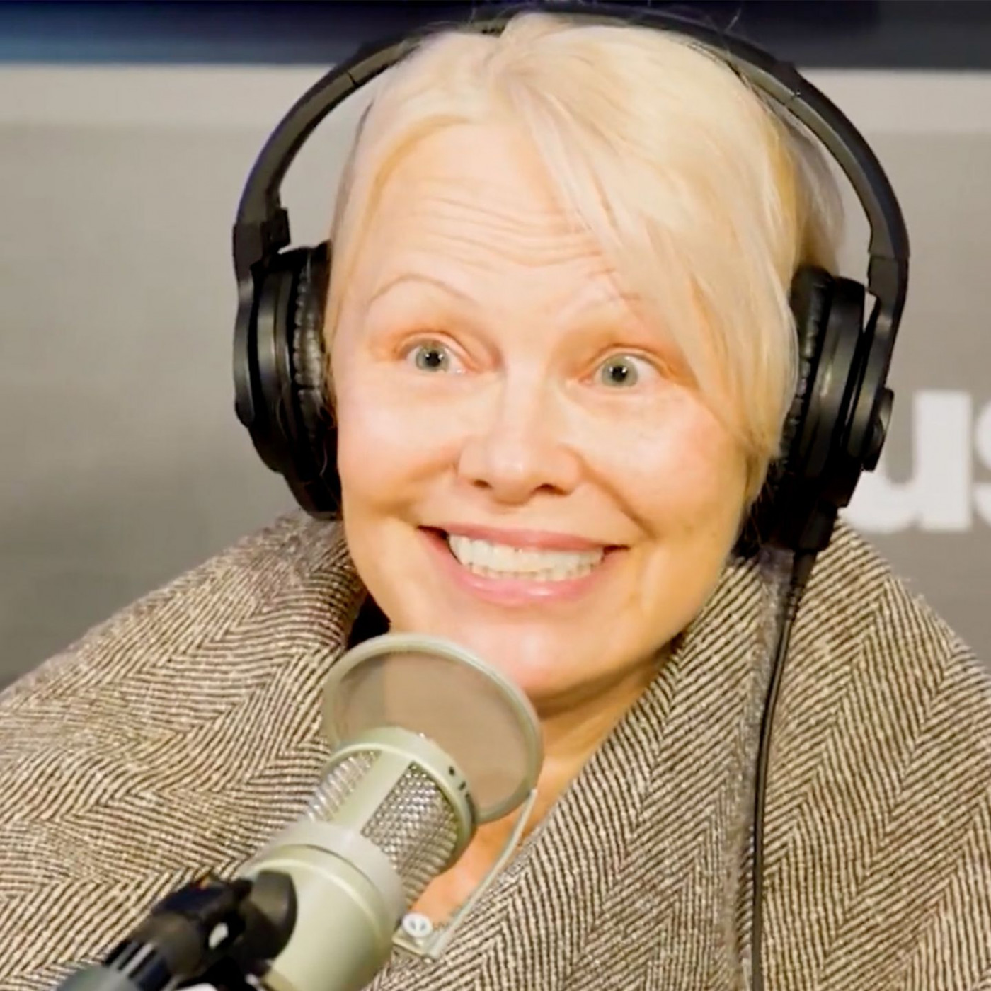 Heikle Frage bringt Pamela Anderson "in Schwierigkeiten"