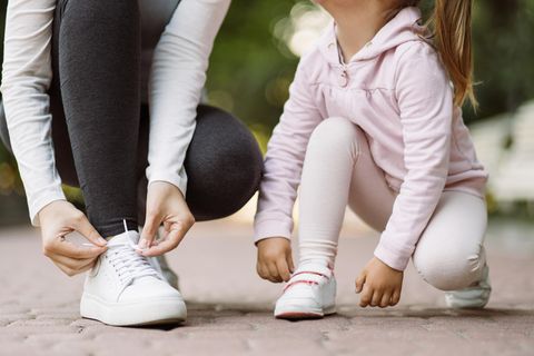 Mom Sneaker f&uuml;r mehr Komfort im Alltag: Diese Modelle sind gefragt