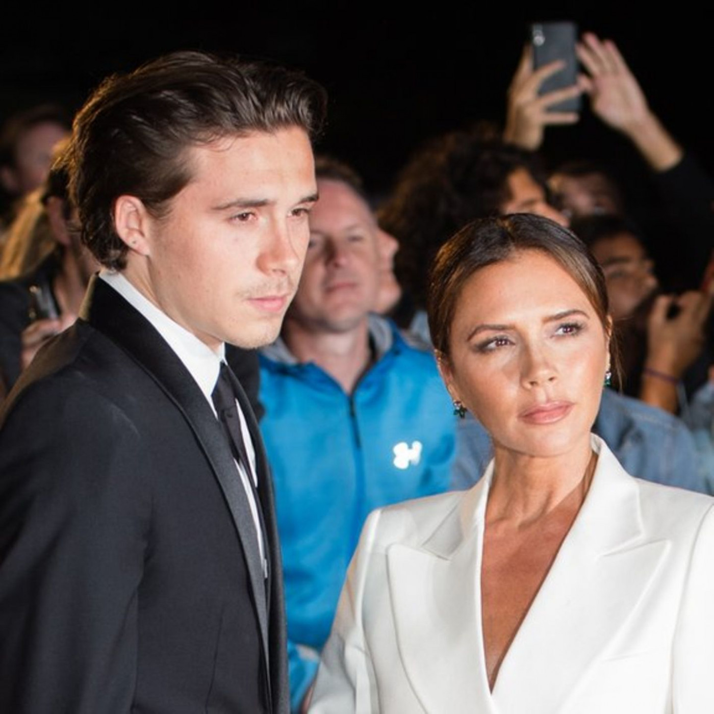 Zeigt er das Skandaltanz-Video seiner Mutter?