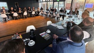 E-Auto-Pr&auml;mie f&auml;hrt am Handel vorbei: "F&ouml;rder-Dilettantismus pur"