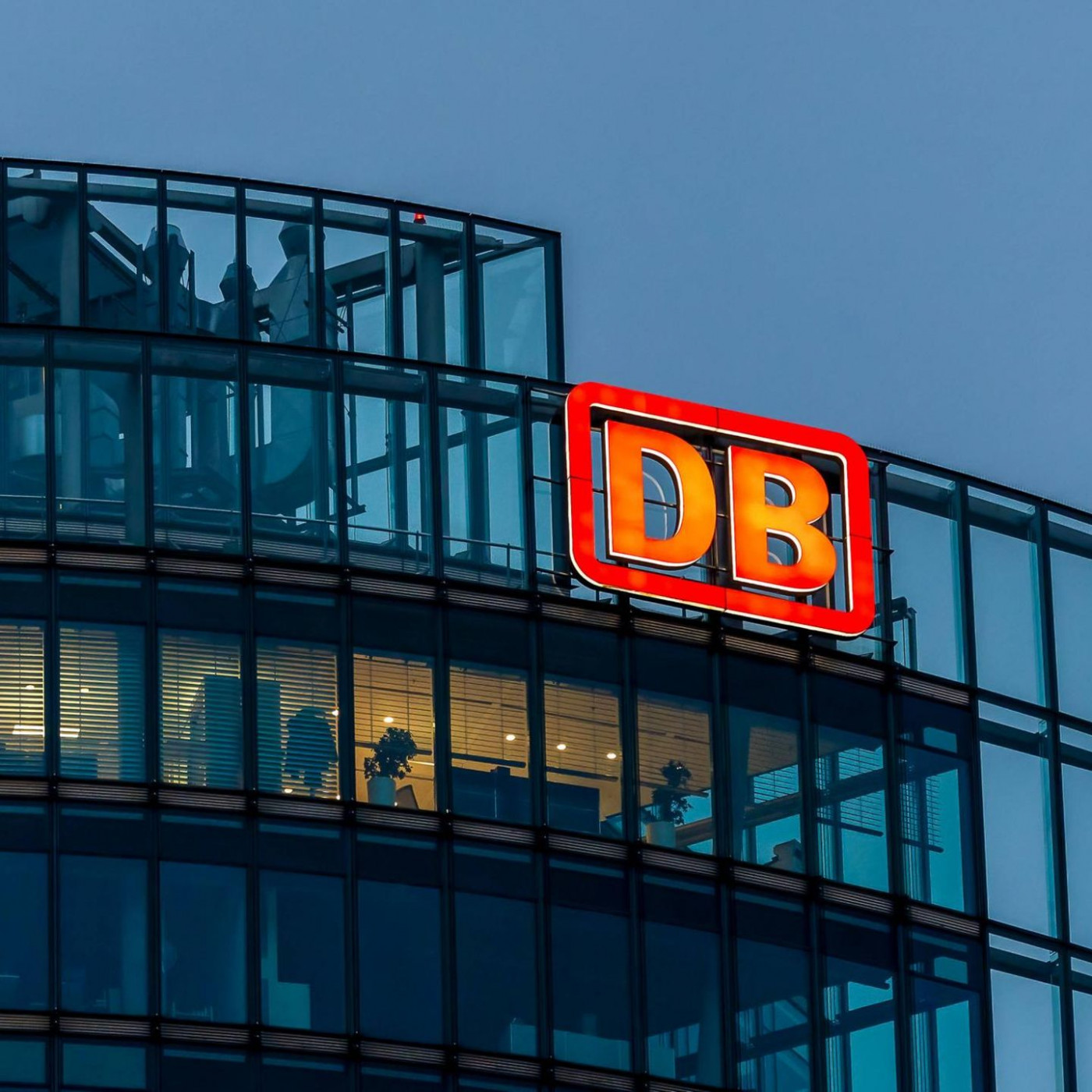 Deutsche Bahn will knapp ein Drittel ihrer Chefposten streichen