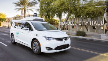 Waymo-Robotaxi f&auml;hrt Kind an: Software verhindert Schlimmeres